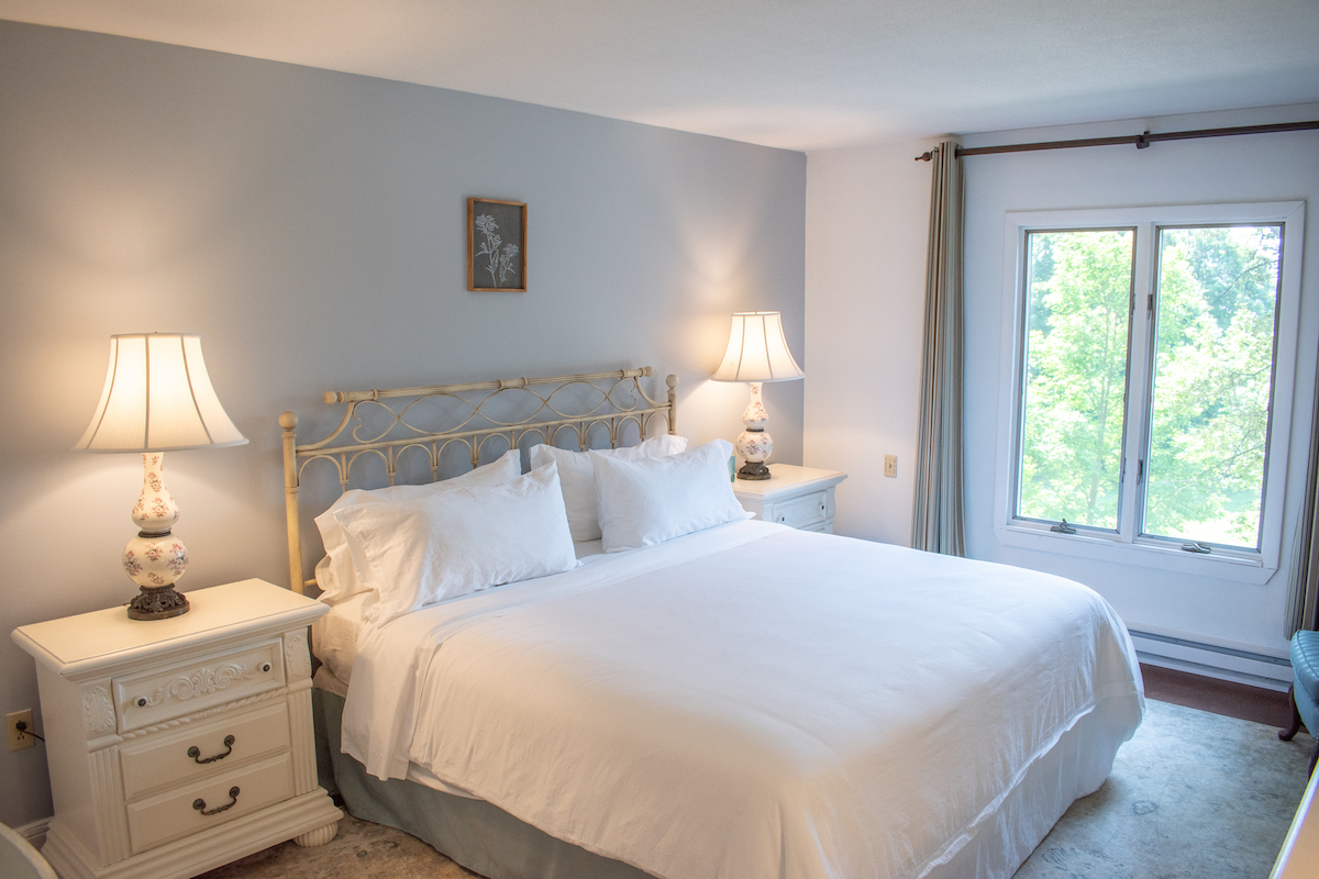 Lodge, Queen Scenic View